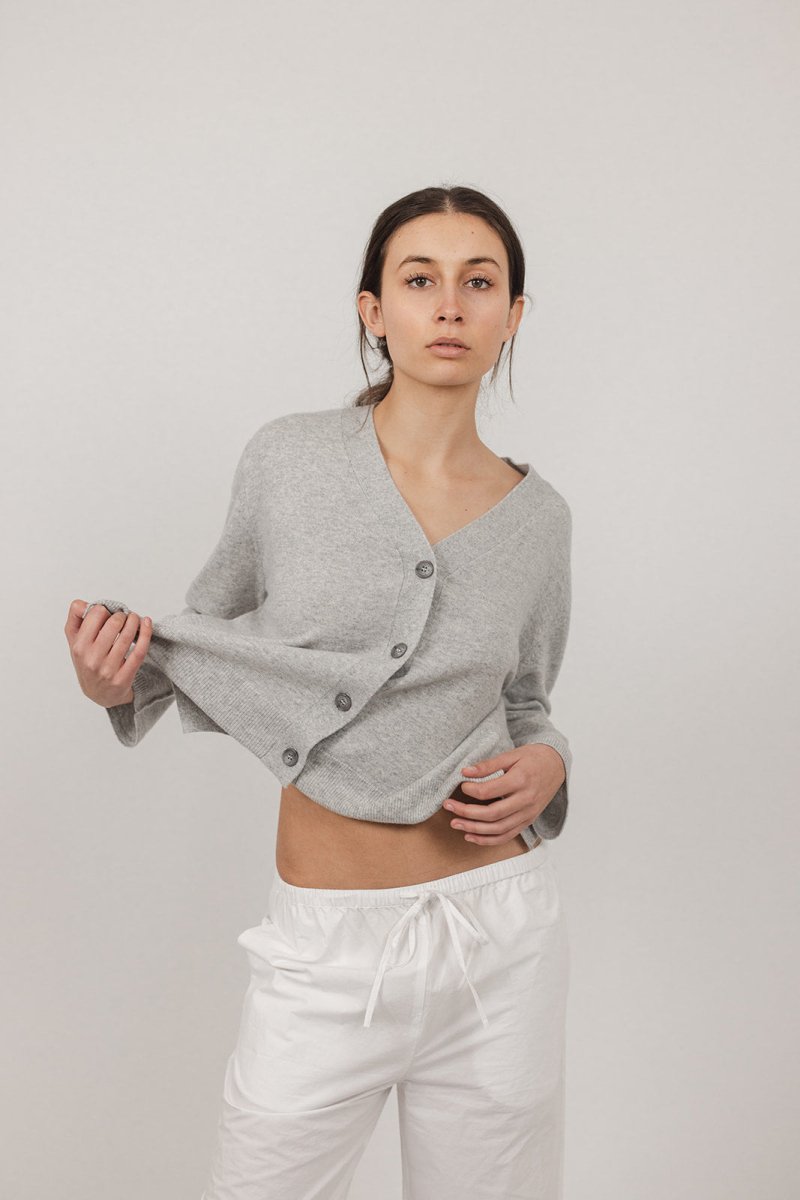 #color_pale grey
