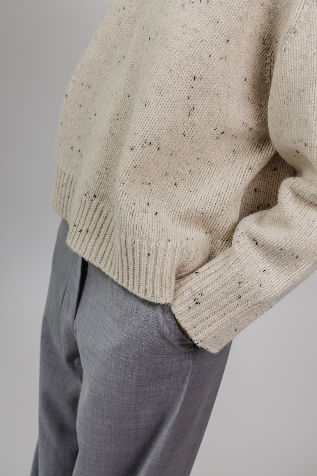#color_pale grey