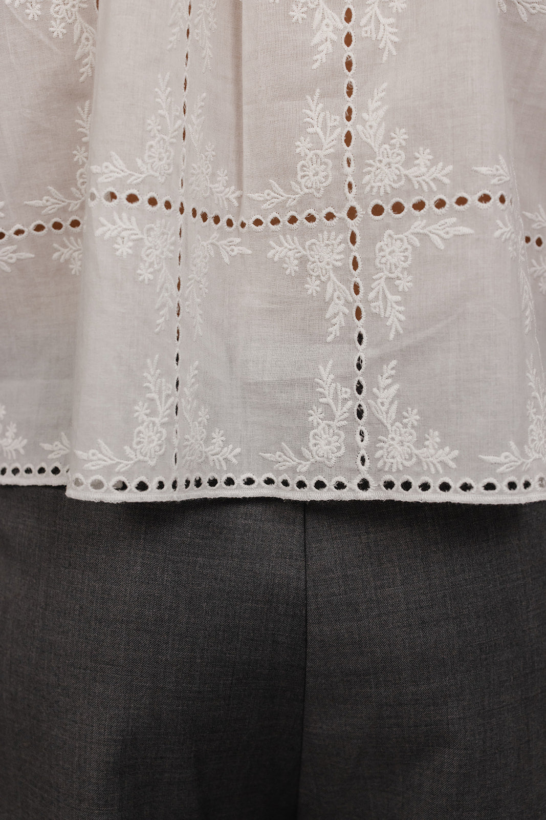 Sofia embroidery anglais Top